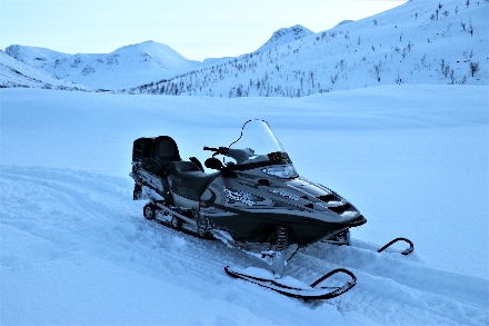 Noorwegen Lyngenfjord Winteravontuur sneeuwscooter