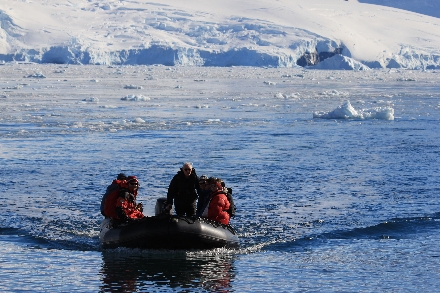 Antarctica Cruisereis Zodiac