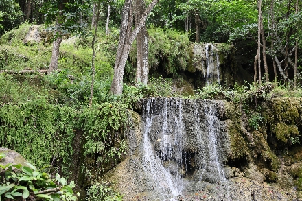 Erawan falls Thailand rondreis roadtrip waterval